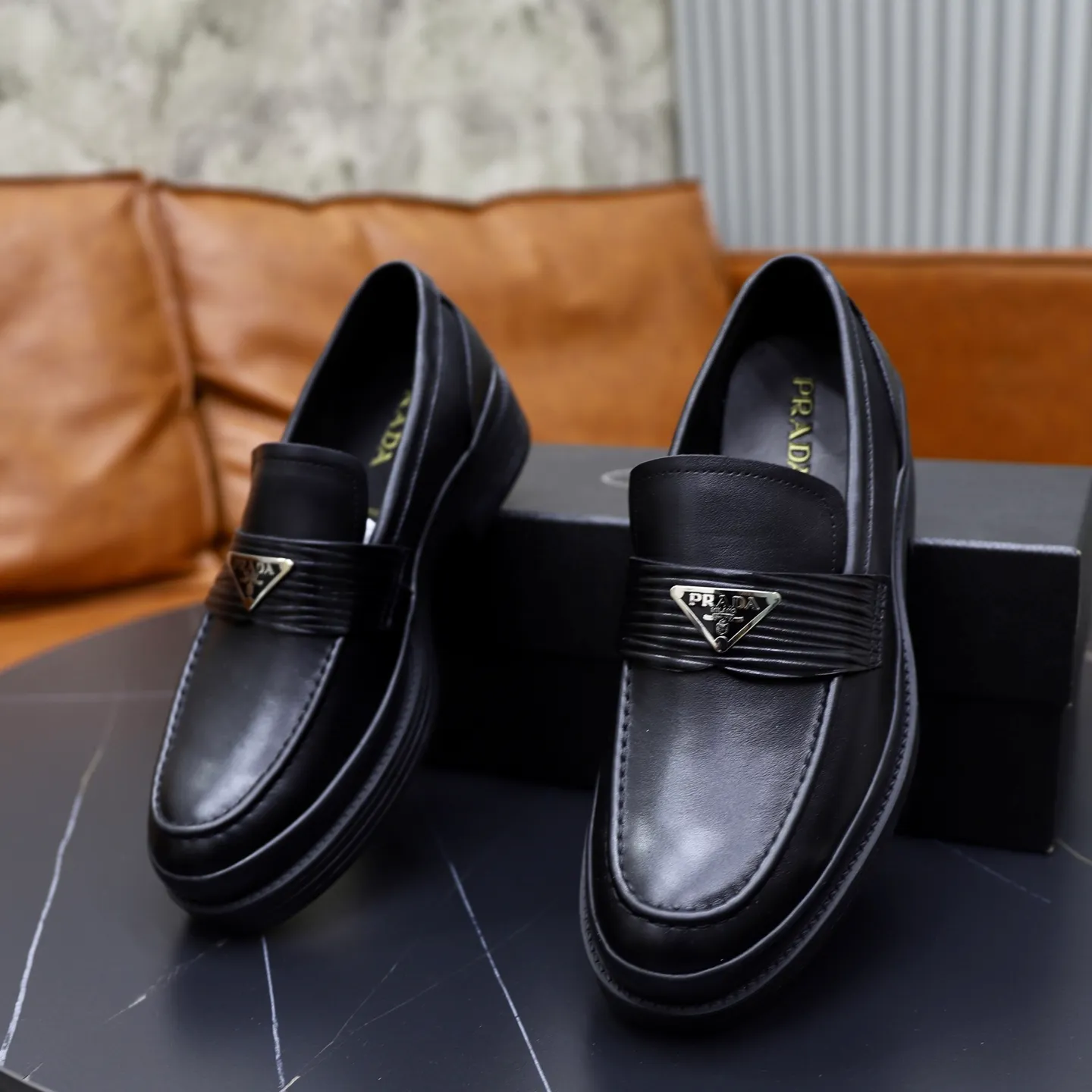 Men's shoes: 540💰🙅‍♂️🙅‍♂️🙅‍♂️ Brand: PRADA Standard code: Men's code 38-44 (45 can be customized) Grade: Same style as the official website Original order quality Material: Original cowhide surface Comfortable sheepskin lining Original outsole Style category: Men's fashionable casual leather shoes Distinguished big-name luxury elements Top luxury Color: actual picture color